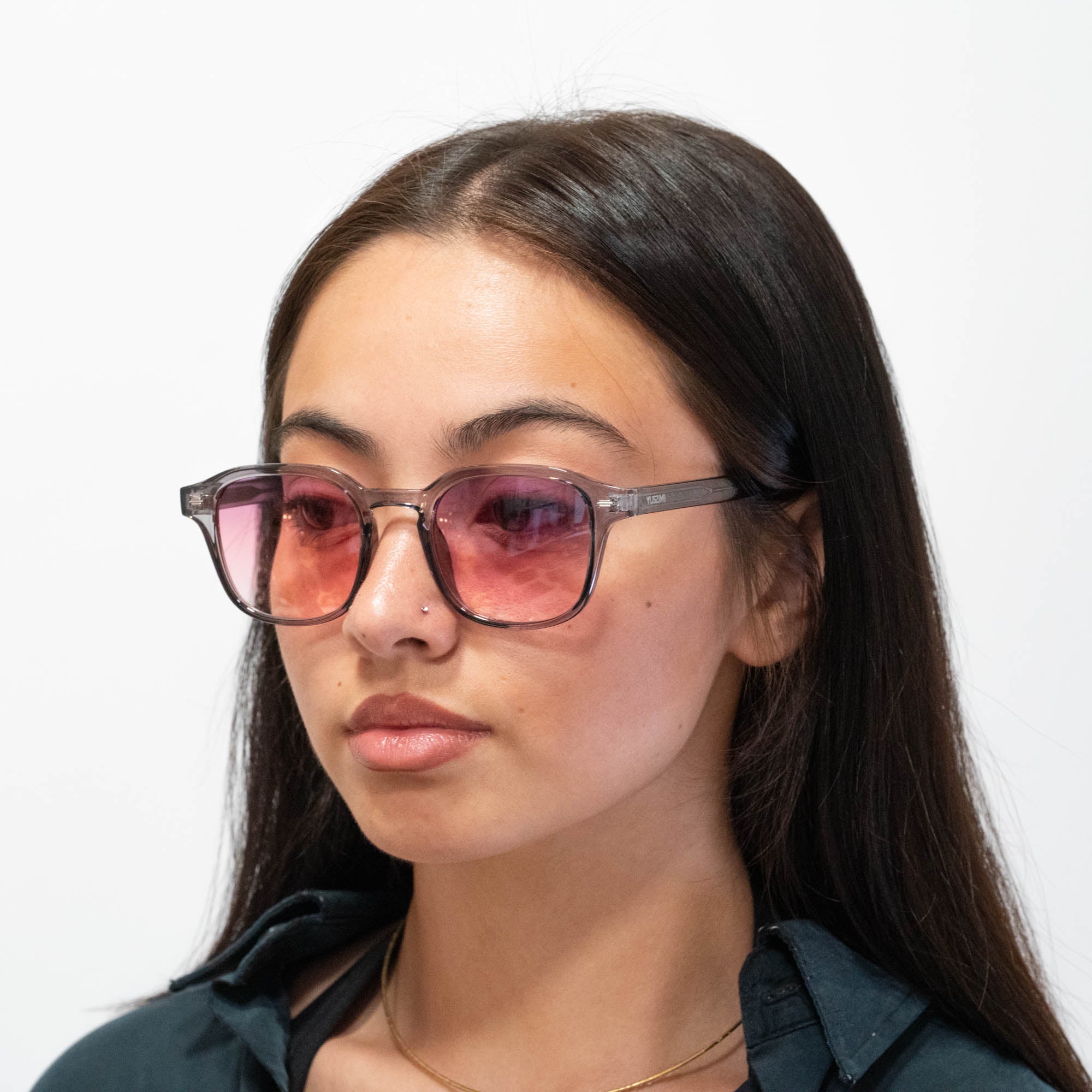 Lunettes de soleil Arthur transparente noir verres carrés dégradés roses foncés mixte