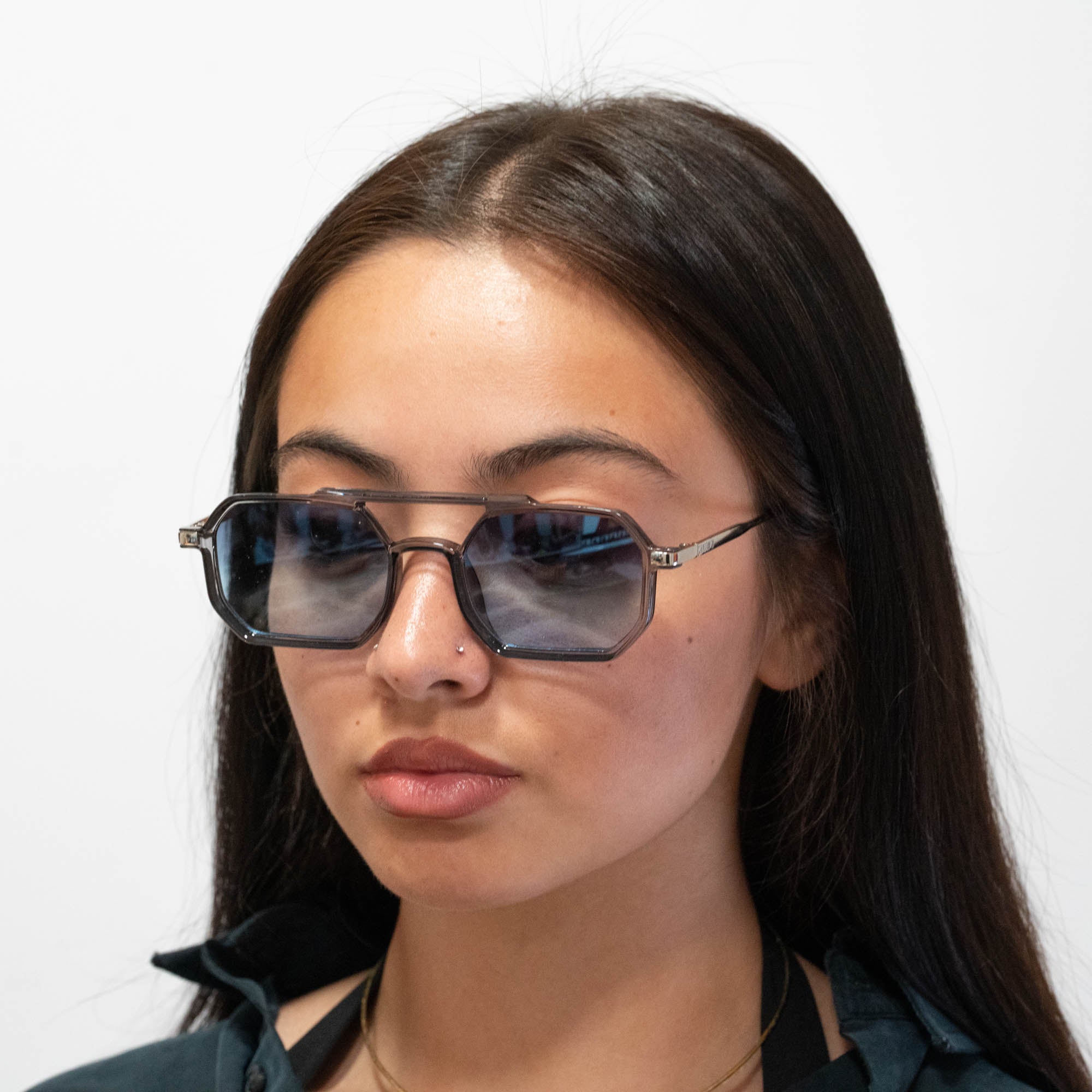 Lunettes de soleil Mia transparente noir verres rectangles dégradés bleus foncés mixte