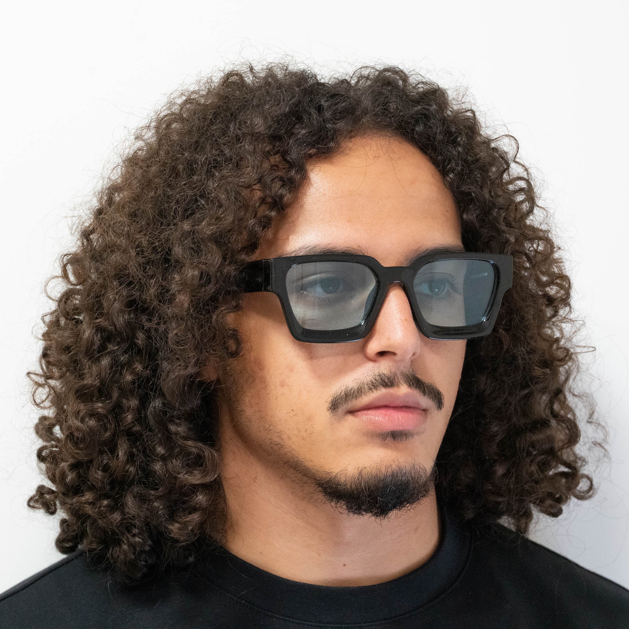 Lunettes de soleil Josh noir verres rectangles bleus clairs mixte